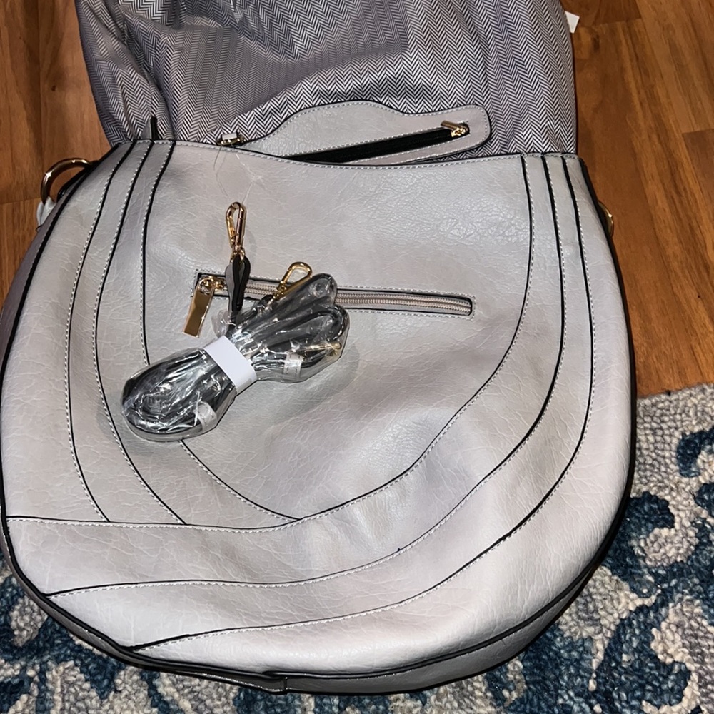 Le Miel Crossbody Purse!🩶 - Picture 6 of 8